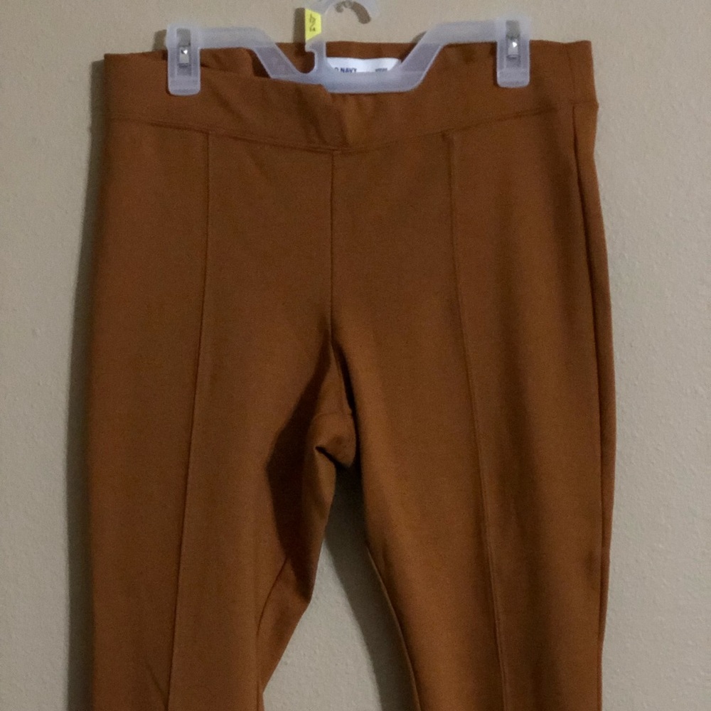 Old Navy Women's Leggings in Rust Brown.  These are great for wor.